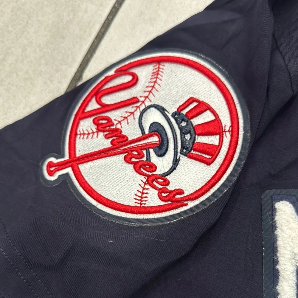 Pro Standard New York Yankees Navy Blue Patch T-Shirt - Picture 5 of 5